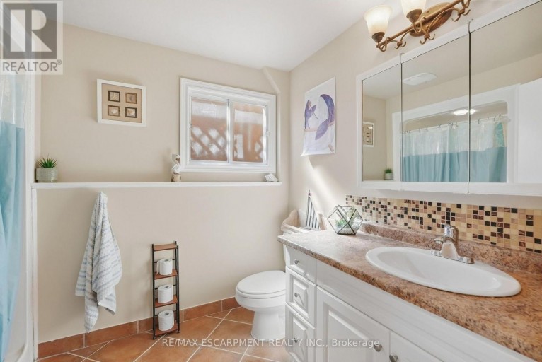34 GRANTHAM AVENUE S, St. Catharines (Port Weller), Ontario, L2P3B4
