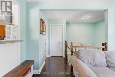 34 GRANTHAM AVENUE S St. Catharines (Port Weller) Ontario photo 6