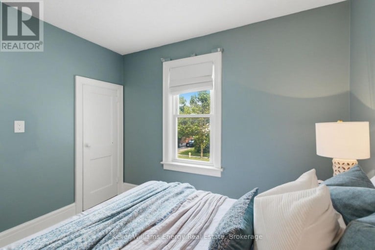 100 BURK STREET, Oshawa (Vanier), Ontario, L1J4B9