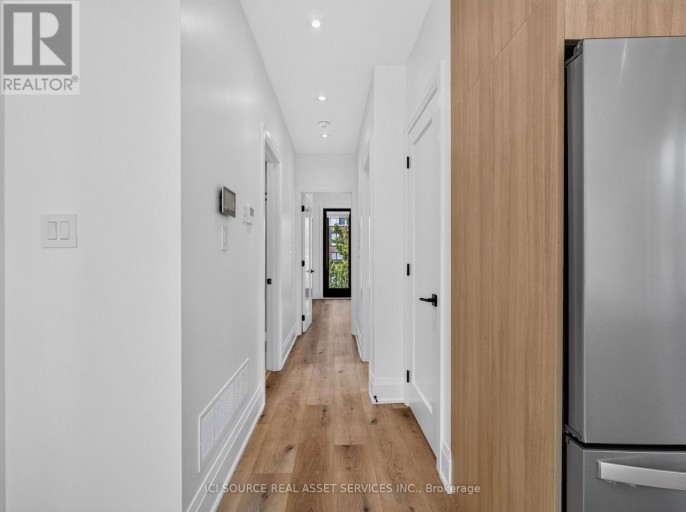 UNIT 2 - 28 NORCROSS ROAD, Toronto (Clanton Park), Ontario, M3H2R4