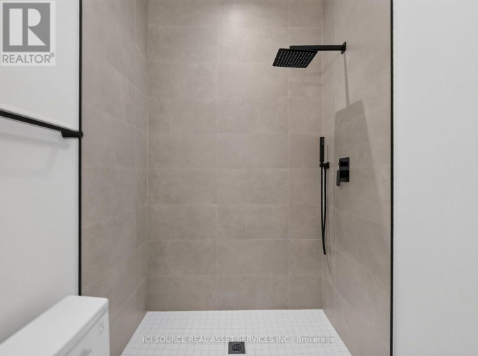 UNIT 2 - 28 NORCROSS ROAD, Toronto (Clanton Park), Ontario, M3H2R4
