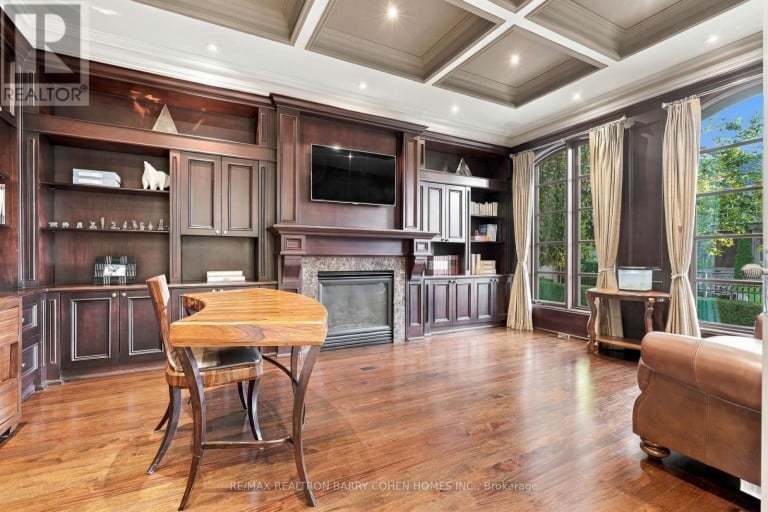11 DOON ROAD, Toronto (Bridle Path-Sunnybrook-York Mills), Ontario, M2L1M1