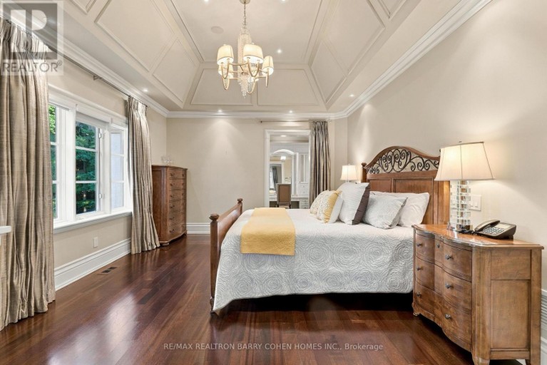 11 DOON ROAD, Toronto (Bridle Path-Sunnybrook-York Mills), Ontario, M2L1M1