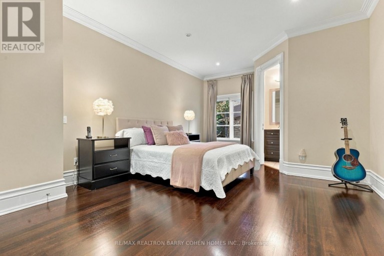 11 DOON ROAD, Toronto (Bridle Path-Sunnybrook-York Mills), Ontario, M2L1M1