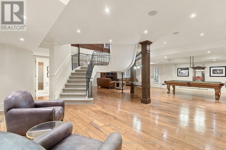 11 DOON ROAD, Toronto (Bridle Path-Sunnybrook-York Mills), Ontario, M2L1M1