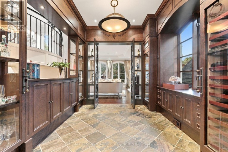 11 DOON ROAD, Toronto (Bridle Path-Sunnybrook-York Mills), Ontario, M2L1M1