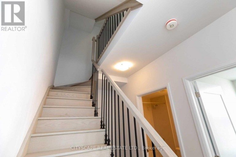 TH 01 - 1010 PORTAGE PARKWAY, Vaughan (Concord), Ontario, L4K0K3