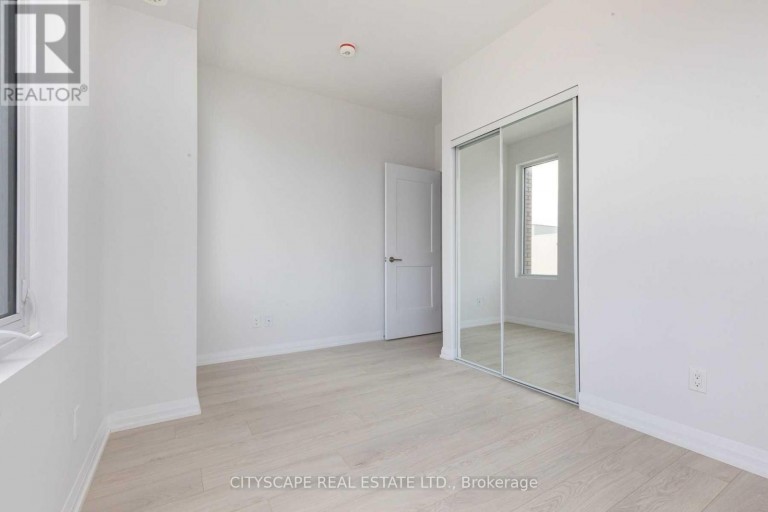 TH 01 - 1010 PORTAGE PARKWAY, Vaughan (Concord), Ontario, L4K0K3