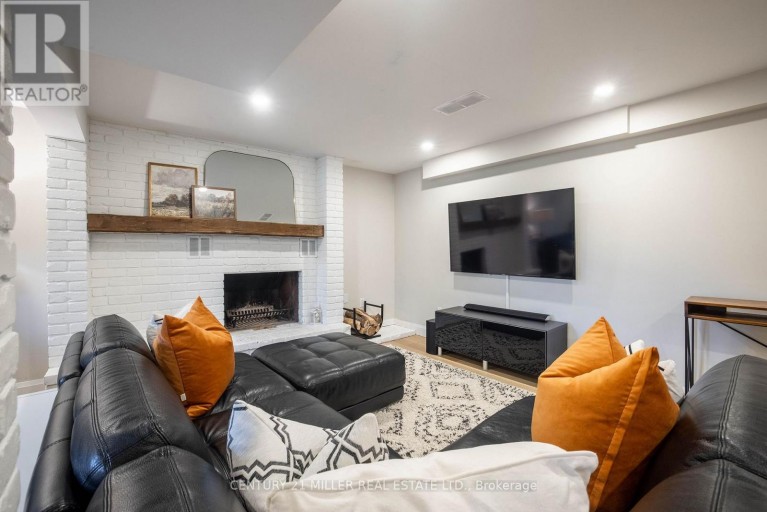 407 MAPLE GROVE DRIVE, Oakville (FD Ford), Ontario, L6J4V8