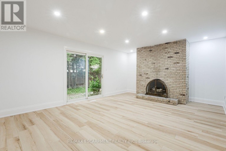 2104 MISSISSAUGA ROAD, Mississauga (Sheridan), Ontario, L5H2K6