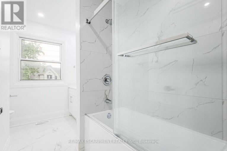 2104 MISSISSAUGA ROAD, Mississauga (Sheridan), Ontario, L5H2K6