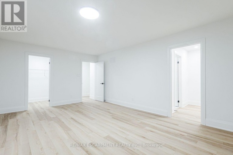 2104 MISSISSAUGA ROAD, Mississauga (Sheridan), Ontario, L5H2K6
