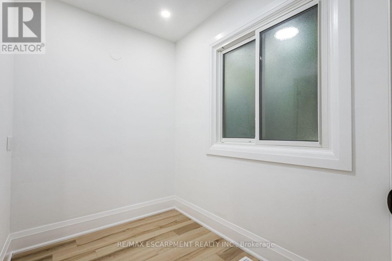 2104 MISSISSAUGA ROAD, Mississauga (Sheridan), Ontario, L5H2K6