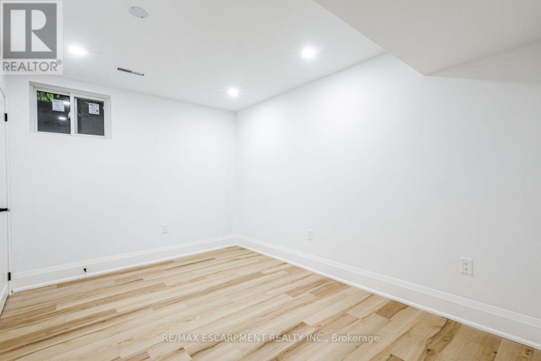 2104 MISSISSAUGA ROAD, Mississauga (Sheridan), Ontario, L5H2K6