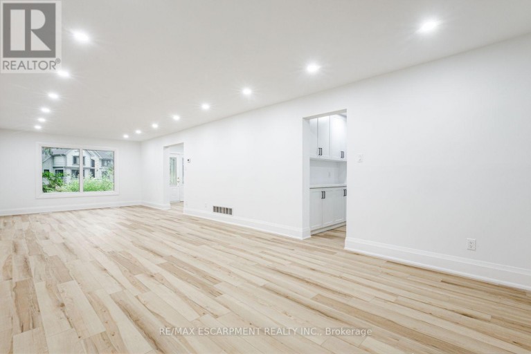 2104 MISSISSAUGA ROAD, Mississauga (Sheridan), Ontario, L5H2K6