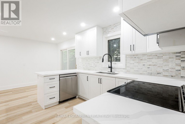 2104 MISSISSAUGA ROAD, Mississauga (Sheridan), Ontario, L5H2K6