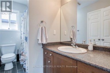 UPPER - 1369 OLD ZELLER DRIVE Kitchener Ontario photo 15