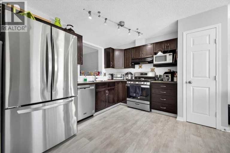 121 Everhollow Heights SW, Calgary, Alberta, T2Y5B3