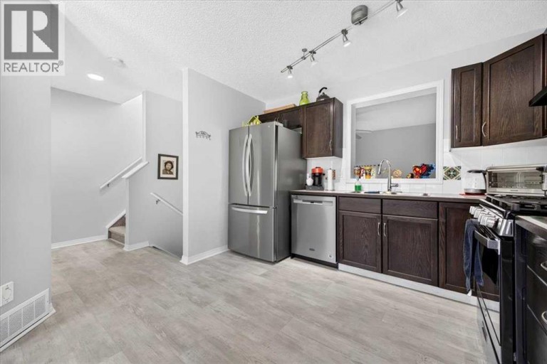 121 Everhollow Heights SW, Calgary, Alberta, T2Y5B3