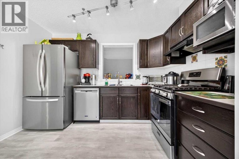 121 Everhollow Heights SW, Calgary, Alberta, T2Y5B3