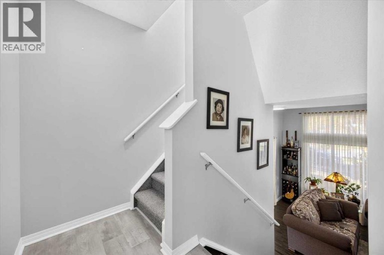 121 Everhollow Heights SW, Calgary, Alberta, T2Y5B3