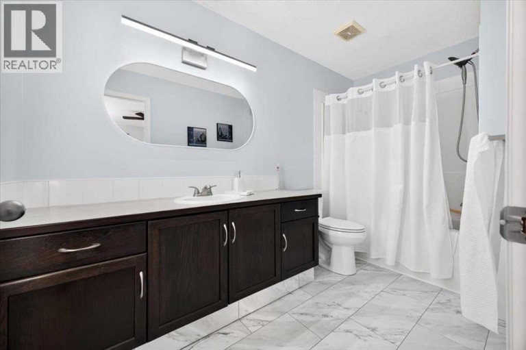 121 Everhollow Heights SW, Calgary, Alberta, T2Y5B3