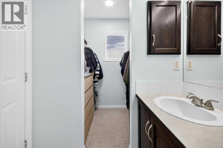 121 Everhollow Heights SW, Calgary, Alberta, T2Y5B3