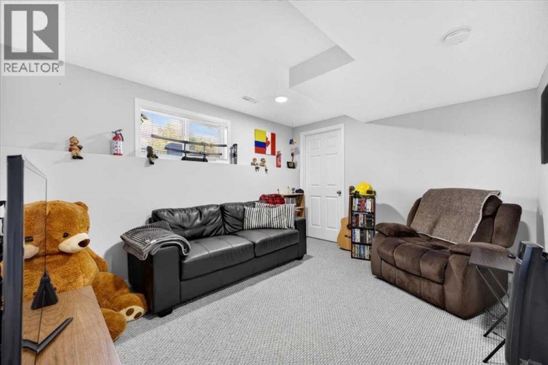 121 Everhollow Heights SW, Calgary, Alberta, T2Y5B3