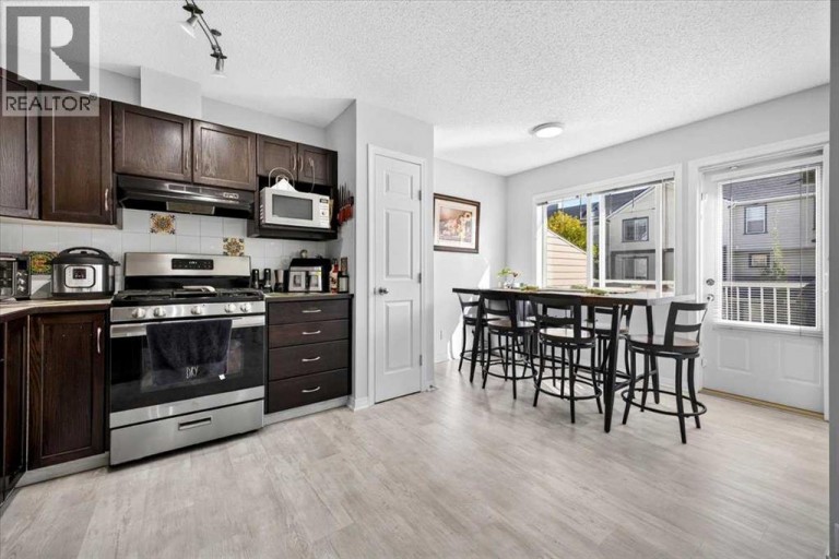 121 Everhollow Heights SW, Calgary, Alberta, T2Y5B3