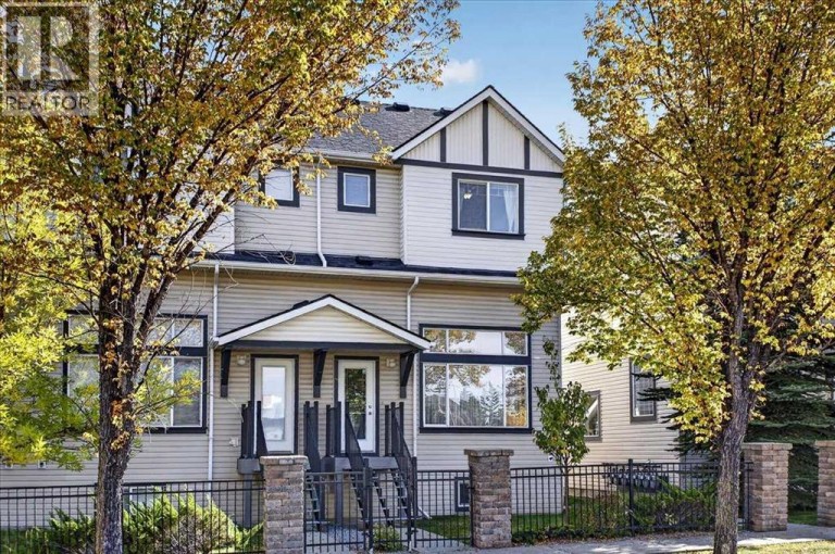 121 Everhollow Heights SW, Calgary, Alberta, T2Y5B3