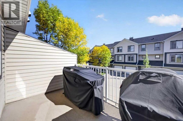 121 Everhollow Heights SW, Calgary, Alberta, T2Y5B3