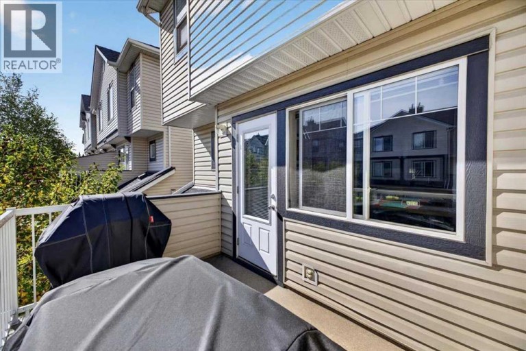 121 Everhollow Heights SW, Calgary, Alberta, T2Y5B3
