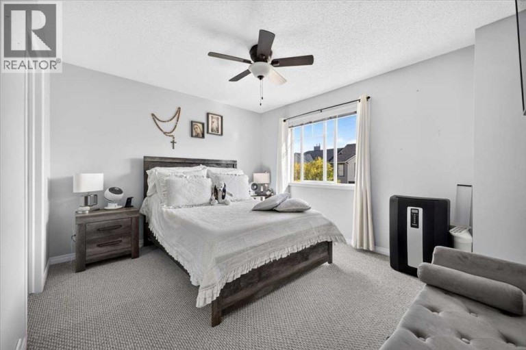 121 Everhollow Heights SW, Calgary, Alberta, T2Y5B3