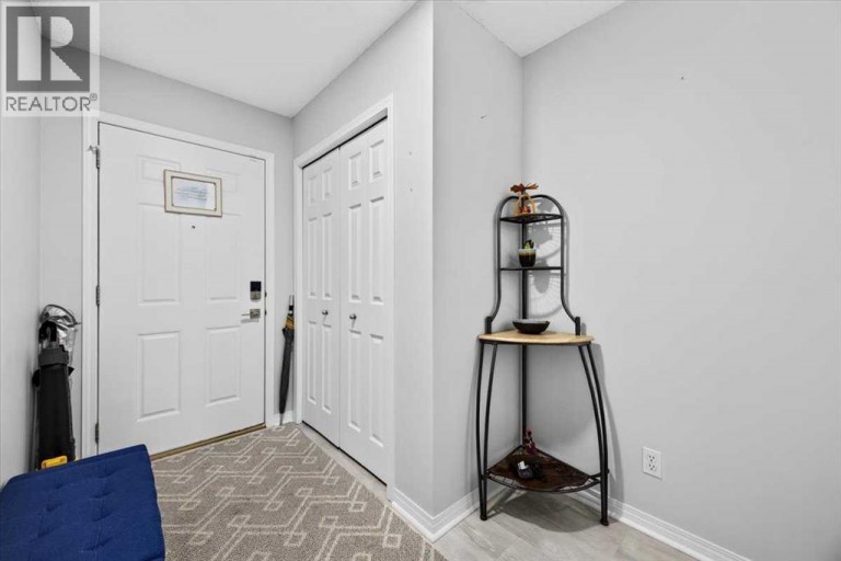 121 Everhollow Heights SW, Calgary, Alberta, T2Y5B3
