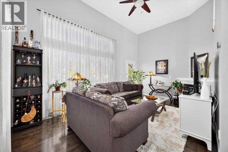 121 Everhollow Heights SW, Calgary, Alberta, T2Y5B3