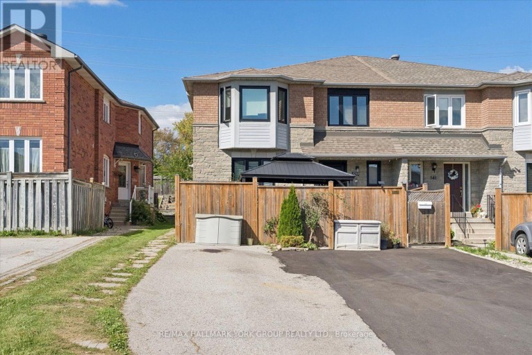 537 WALPOLE CRESCENT, Newmarket (Stonehaven-Wyndham), Ontario, L3X2A5