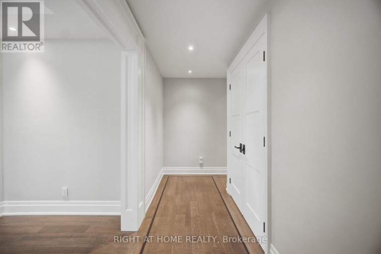 1037 LAKESHORE ROAD W, Oakville (SW Southwest), Ontario, L6L1E7
