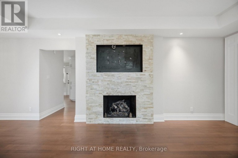 1037 LAKESHORE ROAD W, Oakville (SW Southwest), Ontario, L6L1E7