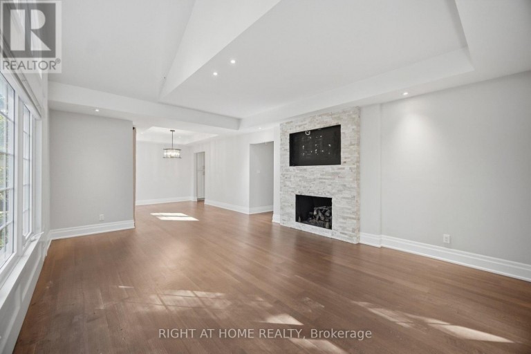 1037 LAKESHORE ROAD W, Oakville (SW Southwest), Ontario, L6L1E7