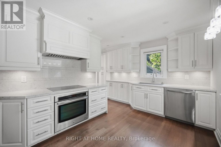 1037 LAKESHORE ROAD W, Oakville (SW Southwest), Ontario, L6L1E7