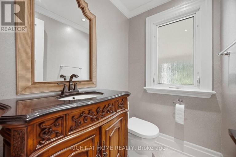 1037 LAKESHORE ROAD W, Oakville (SW Southwest), Ontario, L6L1E7