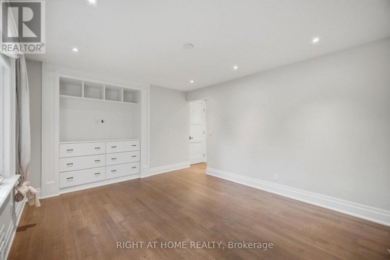 1037 LAKESHORE ROAD W, Oakville (SW Southwest), Ontario, L6L1E7