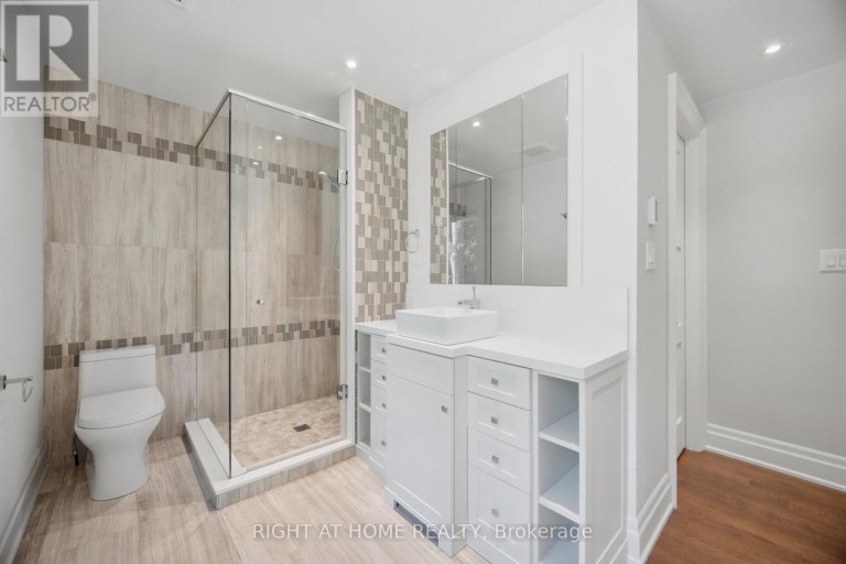 1037 LAKESHORE ROAD W, Oakville (SW Southwest), Ontario, L6L1E7