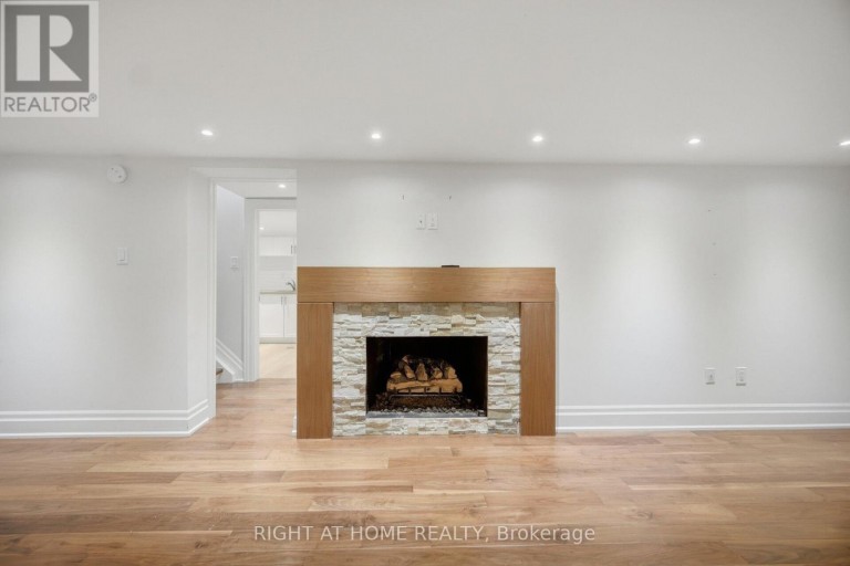 1037 LAKESHORE ROAD W, Oakville (SW Southwest), Ontario, L6L1E7
