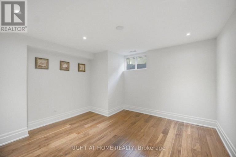 1037 LAKESHORE ROAD W, Oakville (SW Southwest), Ontario, L6L1E7