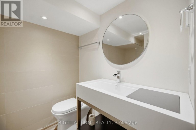 1037 LAKESHORE ROAD W, Oakville (SW Southwest), Ontario, L6L1E7