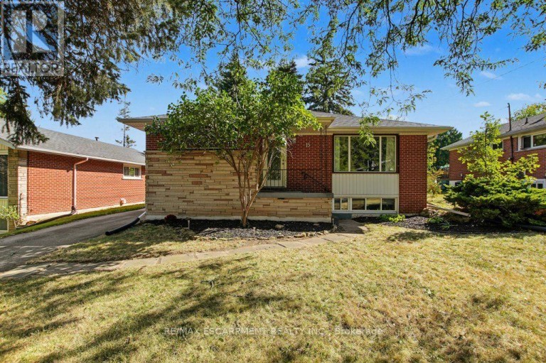 15 CARWYN CRESCENT, Hamilton (Ainslie Wood), Ontario, L8S3H3