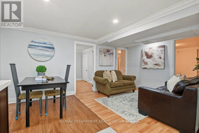 15 CARWYN CRESCENT, Hamilton (Ainslie Wood), Ontario, L8S3H3