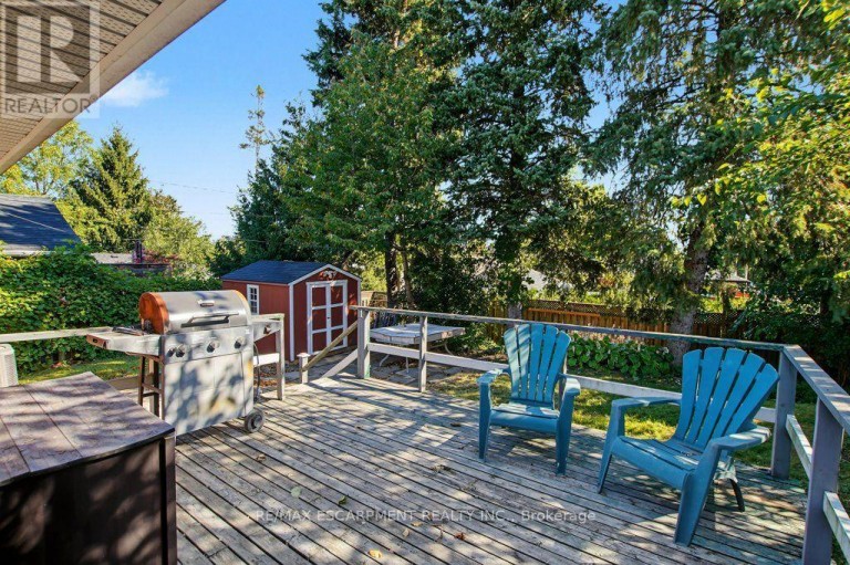 15 CARWYN CRESCENT, Hamilton (Ainslie Wood), Ontario, L8S3H3
