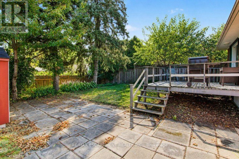 15 CARWYN CRESCENT, Hamilton (Ainslie Wood), Ontario, L8S3H3